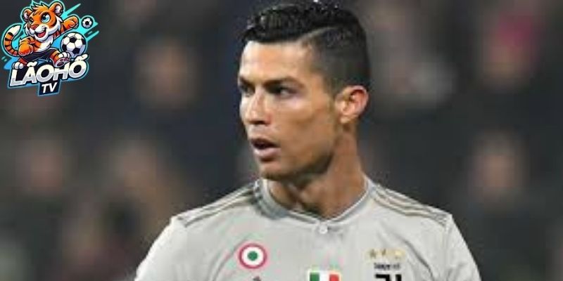 Vì sao Ronaldo “CR7” vắng mặt? - Cuộc chiến ngầm của những cái tôi lớn